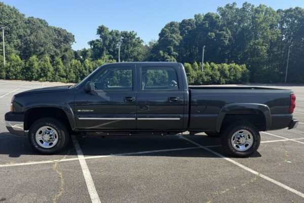 2004 Chevrolet Silverado 2500HD LS Crew Cab - Image 4