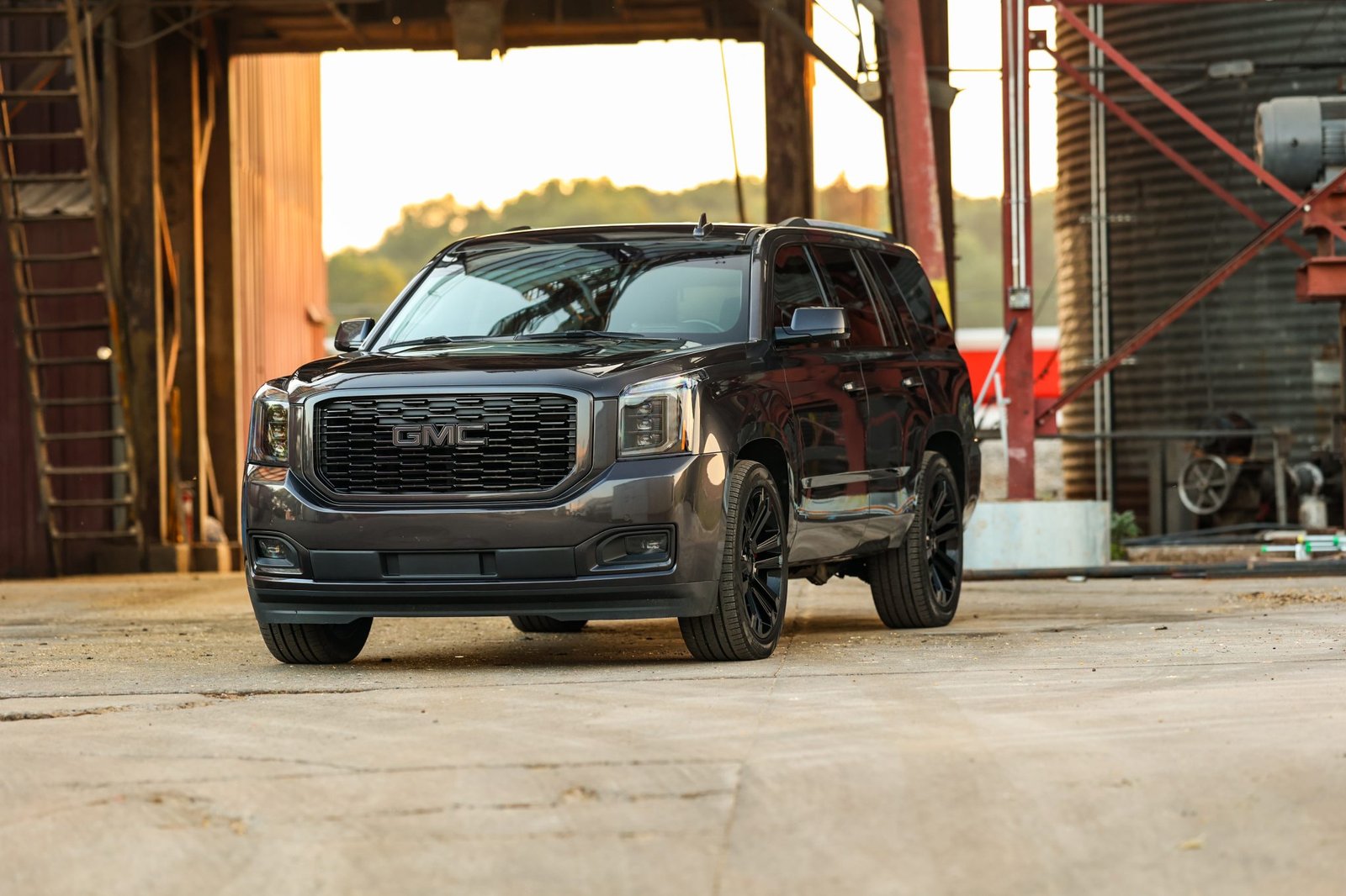 2018 GMC Yukon Denali - Image 2