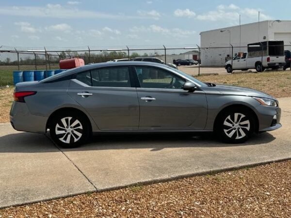 2020 Nissan Altima 2.5 S - Image 6