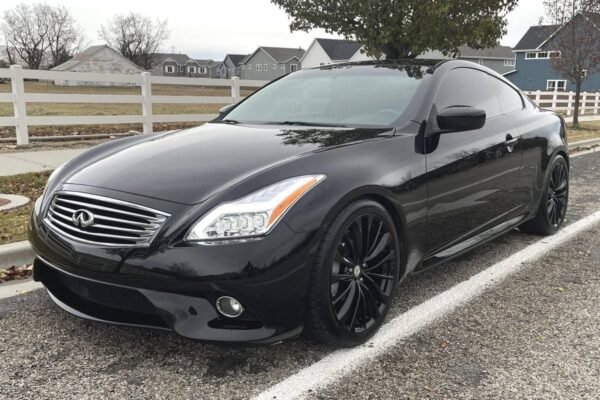 2013 Infiniti G37S Coupe - Image 2