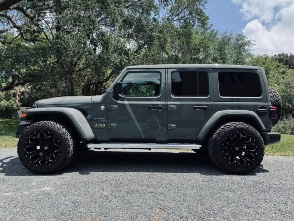 2019 Jeep Wrangler Unlimited Sahara 4x4 - Image 5