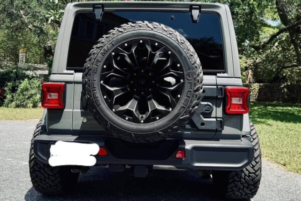 2019 Jeep Wrangler Unlimited Sahara 4x4 - Image 8
