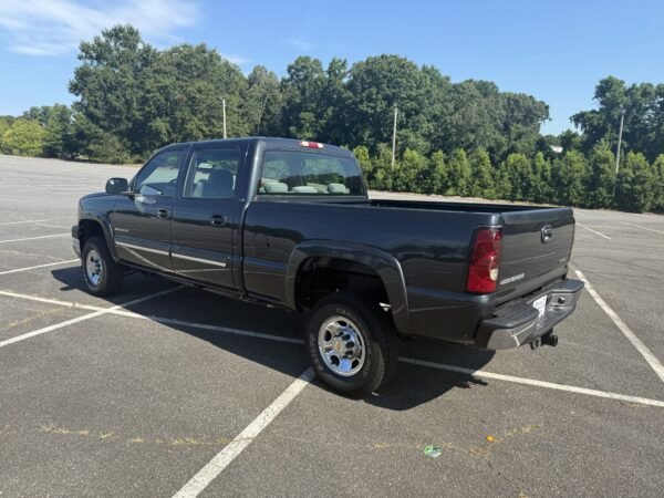 2004 Chevrolet Silverado 2500HD LS Crew Cab - Image 5