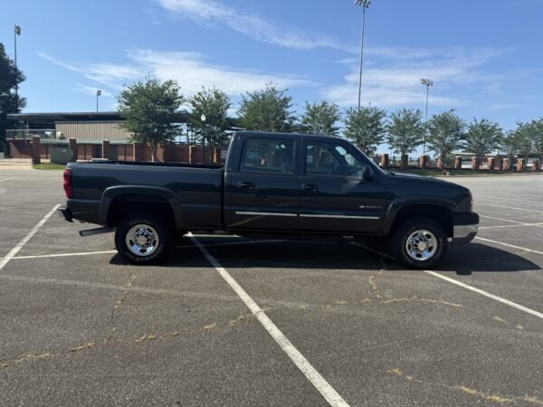 2004 Chevrolet Silverado 2500HD LS Crew Cab - Image 3