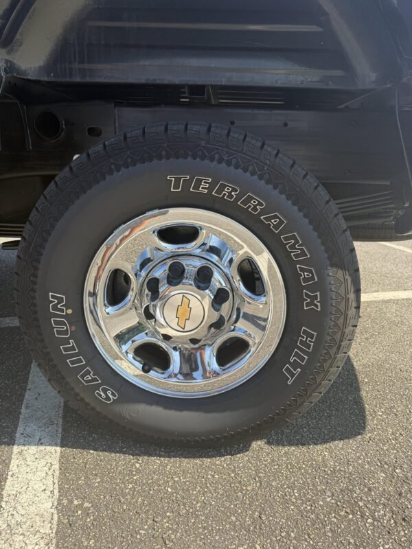 2004 Chevrolet Silverado 2500HD LS Crew Cab - Image 8