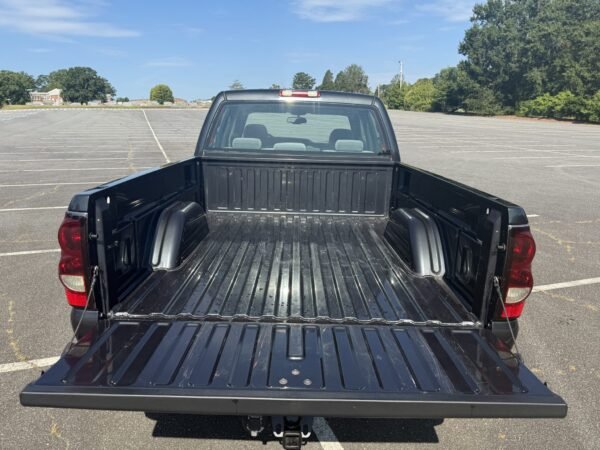 2004 Chevrolet Silverado 2500HD LS Crew Cab - Image 7