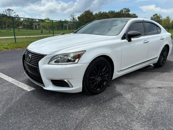 2013 Lexus LS 460 - Image 6