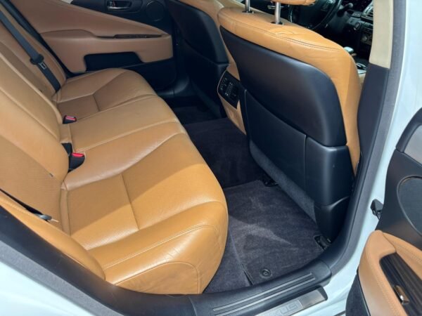 2013 Lexus LS 460 - Image 10