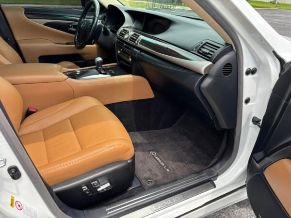 2013 Lexus LS 460 - Image 9