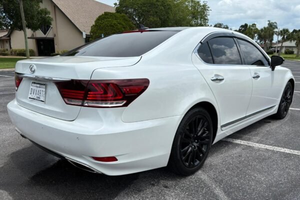 2013 Lexus LS 460 - Image 5