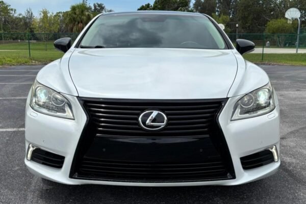 2013 Lexus LS 460 - Image 3