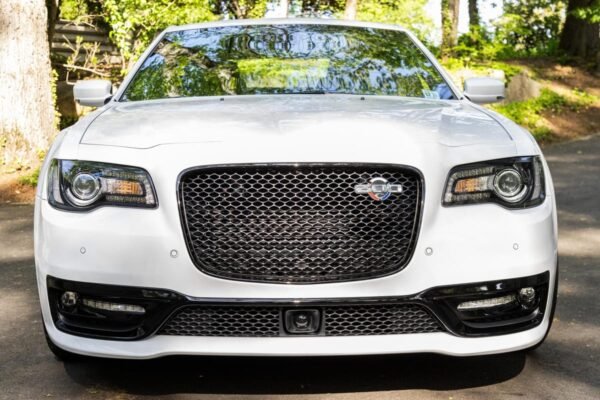 2023 Chrysler 300C - Image 3