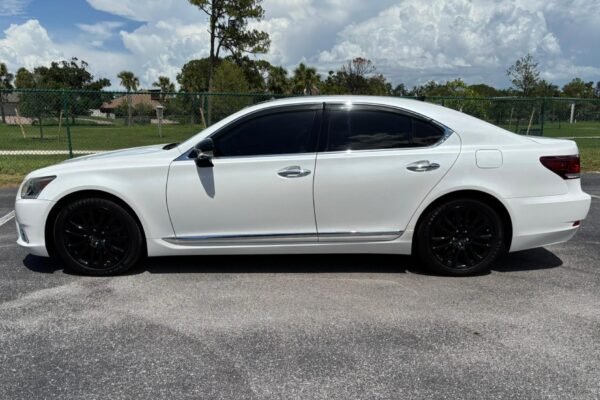 2013 Lexus LS 460 - Image 4