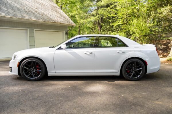 2023 Chrysler 300C - Image 5