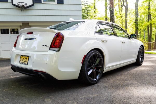 2023 Chrysler 300C - Image 7
