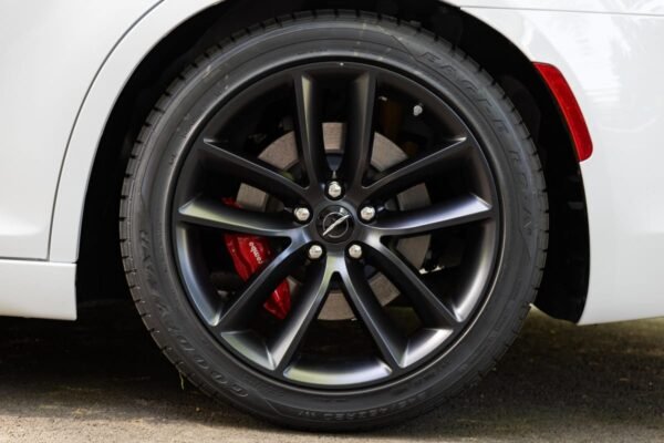 2023 Chrysler 300C - Image 9