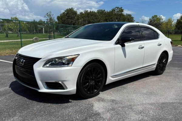 2013 Lexus LS 460 - Image 2