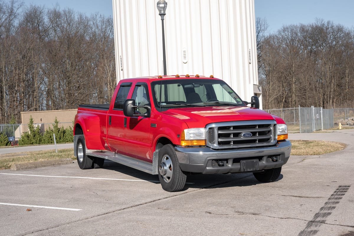 1999 Ford F-350 Super Duty XLT - Image 2
