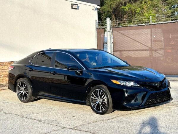 2020 Toyota Camry SE Nightshade - Image 3