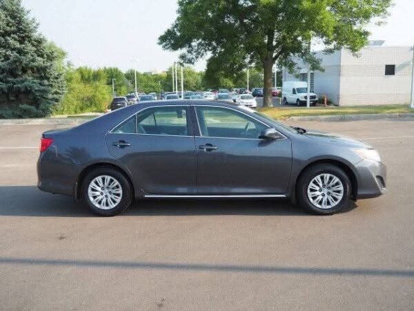 2012 Toyota Camry LE - Image 4