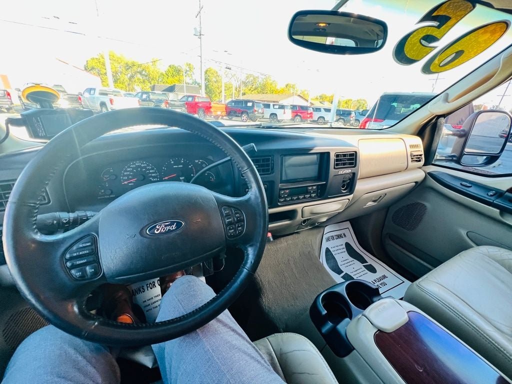 2005 Ford Excursion Limited - Image 10