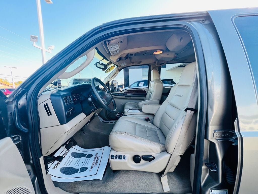 2005 Ford Excursion Limited - Image 8