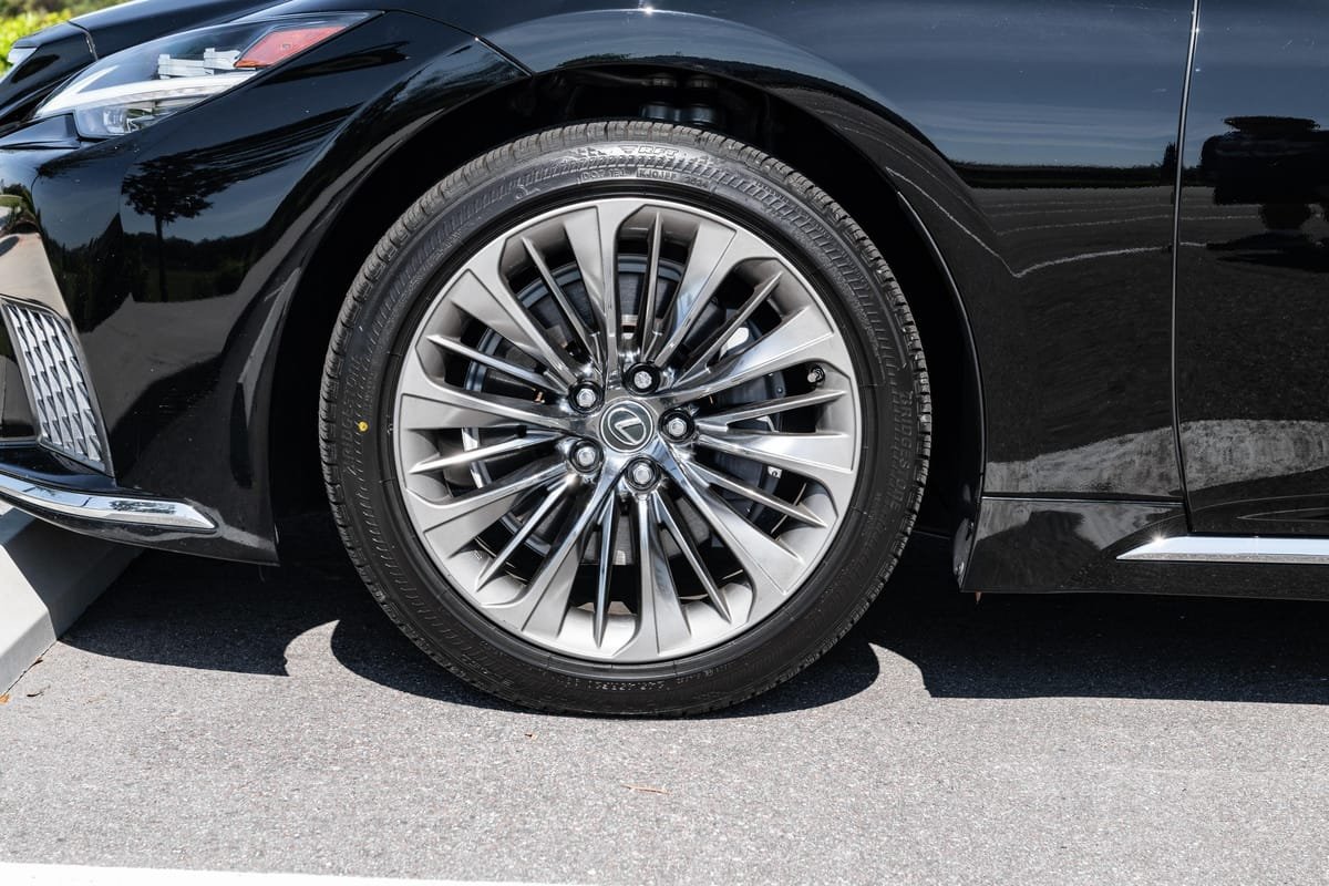 2021 Lexus LS 500 - Image 9