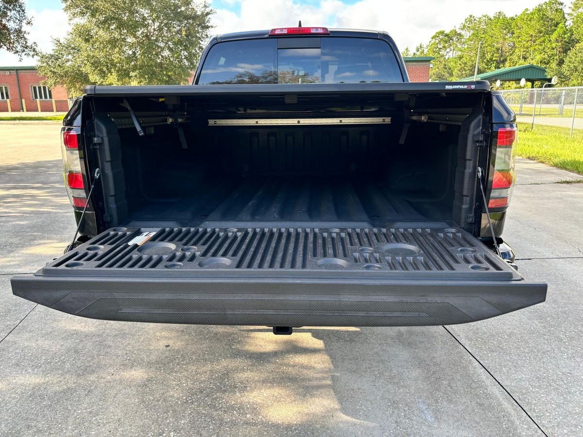 2023 Nissan Frontier PRO-4X Crew Cab 4x4 - Image 8